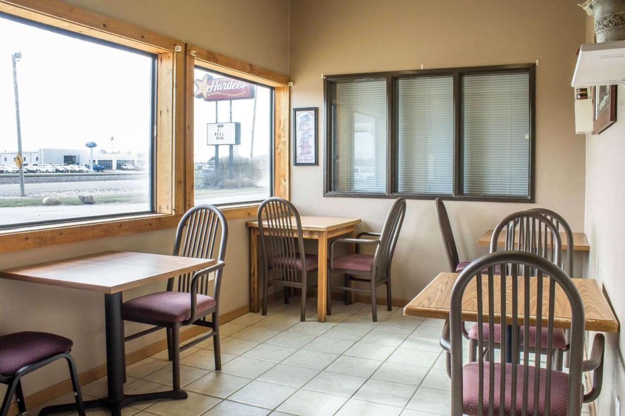 Le Mars Inn And Suites Екстериор снимка