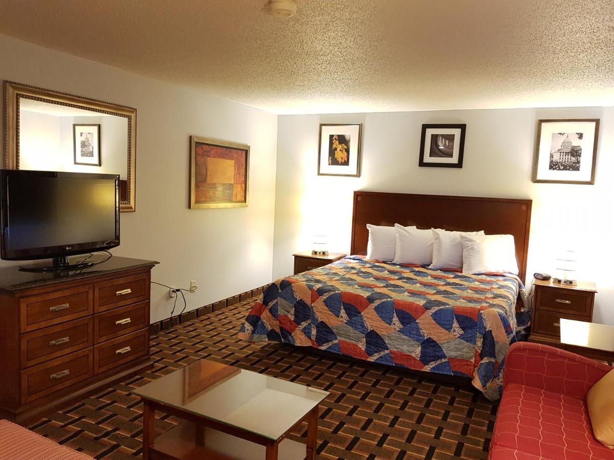 Le Mars Inn And Suites Екстериор снимка