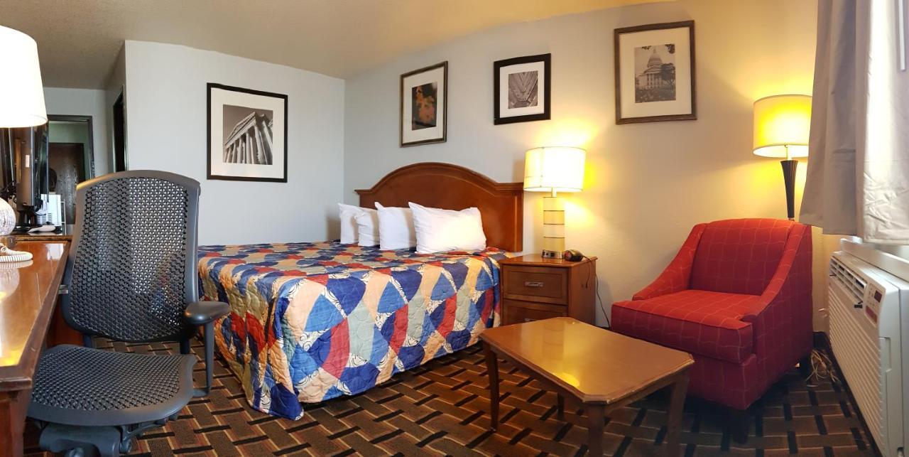 Le Mars Inn And Suites Екстериор снимка